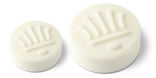 Solidshampoo für Babys - Rundes, weißes festes Shampoo in zwei Größen mit THOMA Naturpflege Prägung.