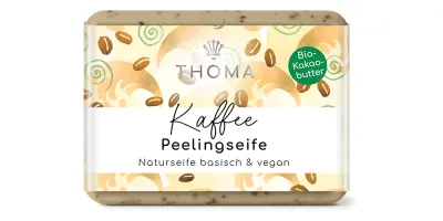 rechteckige, braune Seife mit beiger Verpackung und Aufschrift Kaffee, Peelingseife mit Kakaobutter vegan von der Naturseifen Manufaktur Uckermark.