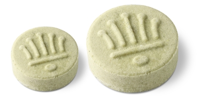 Veganes Solidshampoo mit Heilkräutern - Rundes, grünes festes Shampoo mit THOMA Naturpflege Prägung. Sanft gegen fettiges Haar und Schuppen.