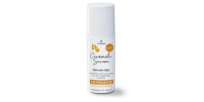 Eine Flasche des Ceramide Serums Feige von THOMA mit der Kennzeichnung Intensive mit Liposomen Das Serum Gel ist biobasiert und vegan enthält Ceramide und Liposome für ein strahlendes Hautbild Nahaufnahme des Pumpspenders